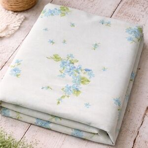 Vintage Dan River Dantrel King Flat Sheet. Floral |  80”x94” | Muslin | Blue